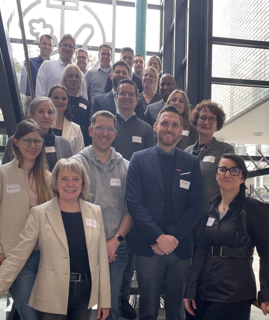 Teilnehmer des Workshops auf der Treppe der Handwerkskammer Hannover